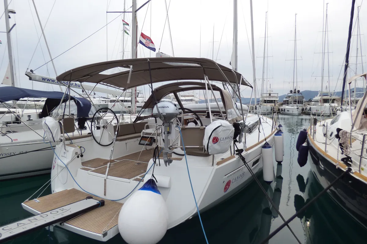 Exterior view of Geronimo, a Jeanneau Sun Odyssey 519 sailboat at Grad Kaštela, Croatia