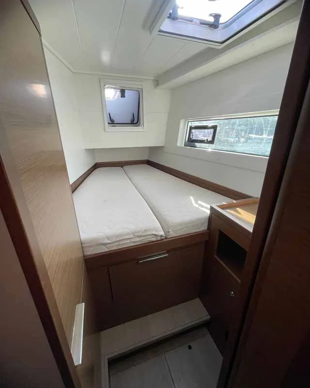 Cabin on Sunset, a Lagoon 40 catamaran at Figari/Golfo Aranci, Italy