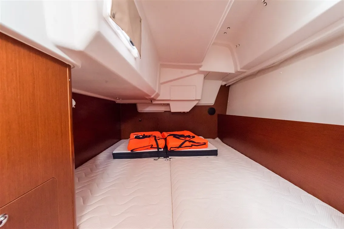 Cabin on Bela, a Beneteau Oceanis 35.1 sailboat at Split, Croatia