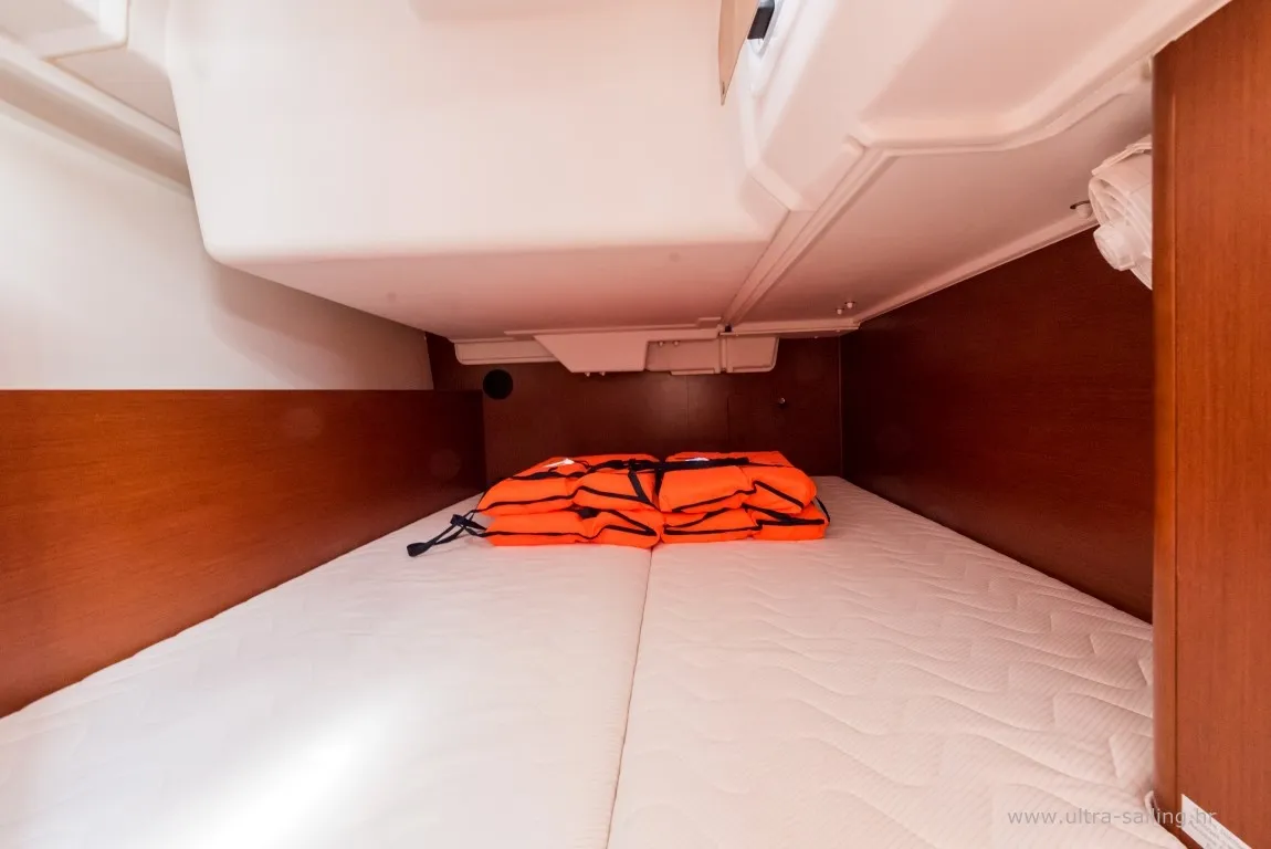 Cabin on Bela, a Beneteau Oceanis 35.1 sailboat at Split, Croatia