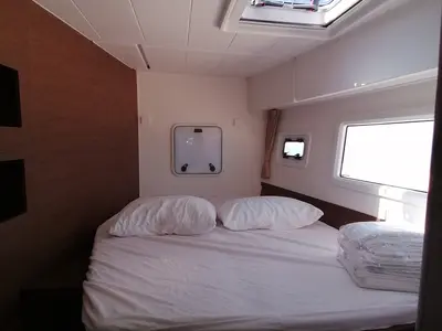 Cabin on Senza Sosta, a Lagoon 42 catamaran at Tonnarella, Italy