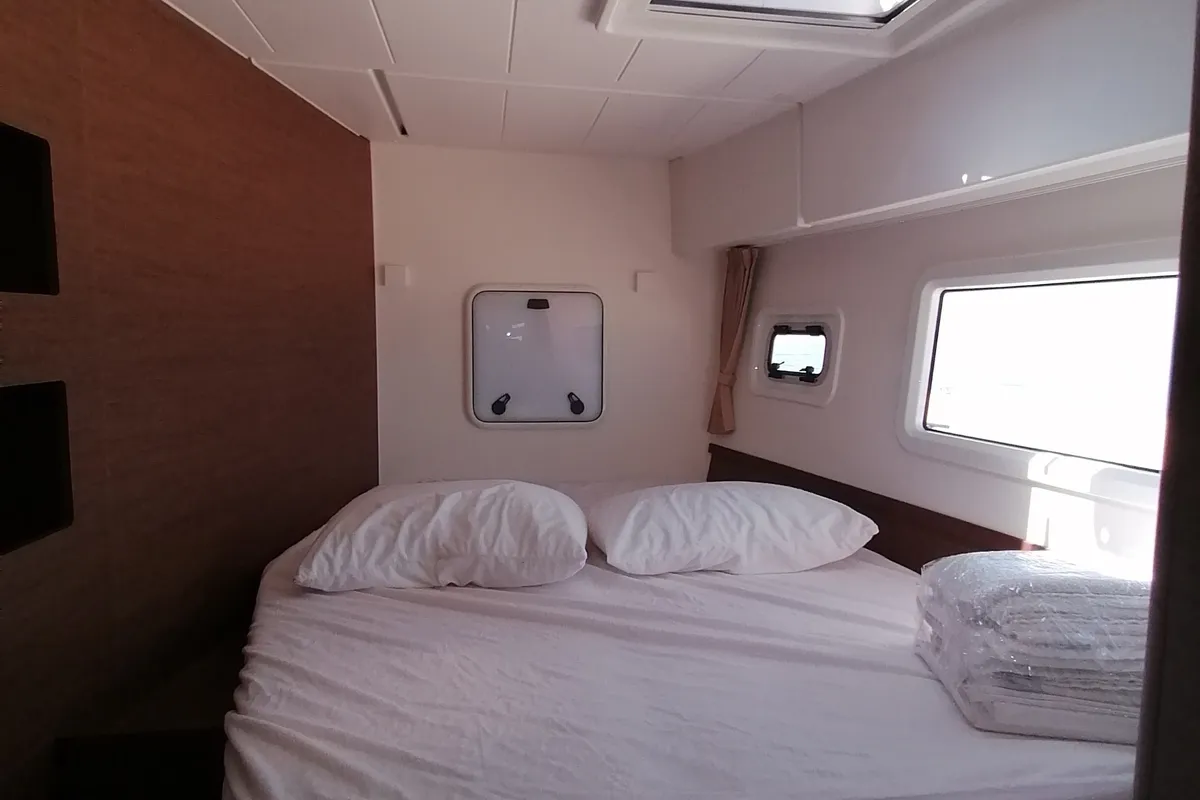 Cabin on Senza Sosta, a Lagoon 42 catamaran at Tonnarella, Italy