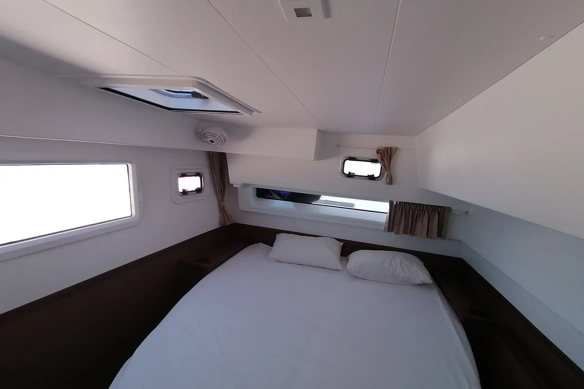 Cabin on Senza Sosta, a Lagoon 42 catamaran at Tonnarella, Italy