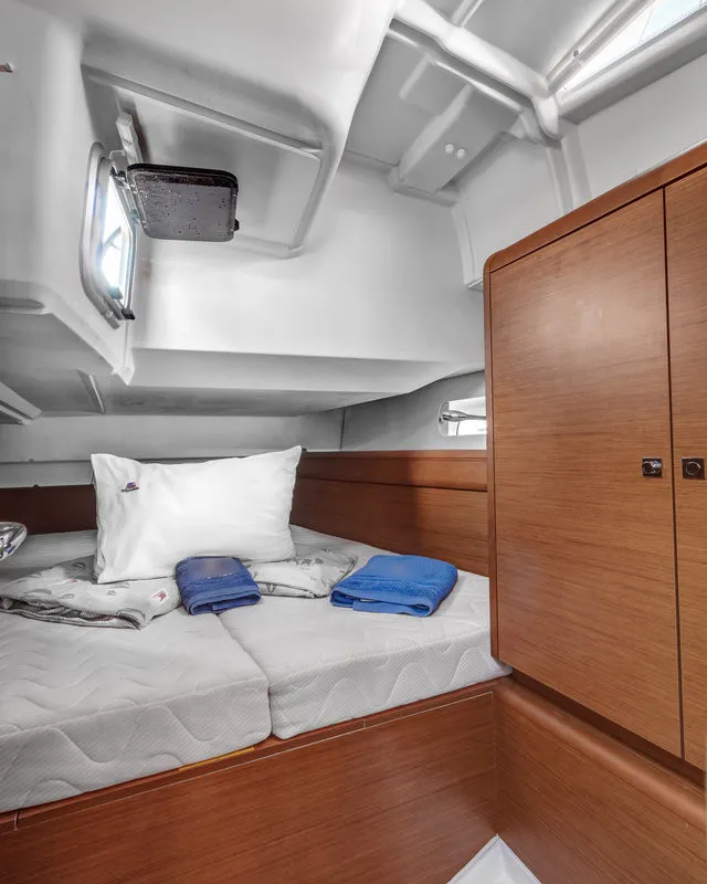 Cabin on Fos, a Jeanneau Sun Odyssey 449 sailboat at Kontokali, Greece
