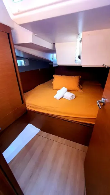 Cabin on Dalion, a Jeanneau Sun Odyssey 490 sailboat at Kontokali, Greece