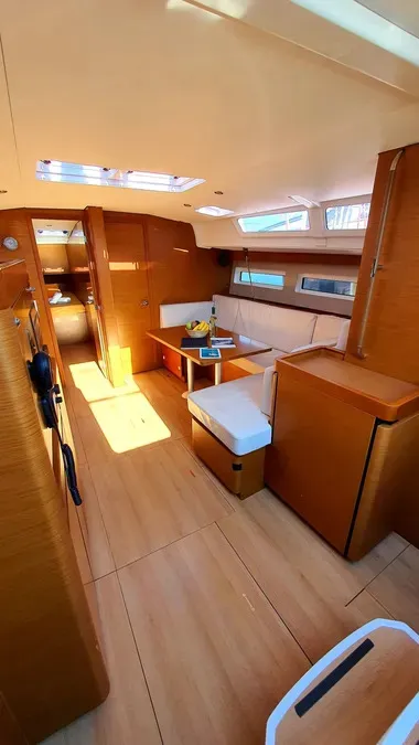 Salon of Dalion, a Jeanneau Sun Odyssey 490 sailboat at Kontokali, Greece