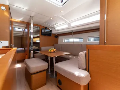 Salon of free elli, a Jeanneau Sun Odyssey 440 sailboat at Felanitx, Spain
