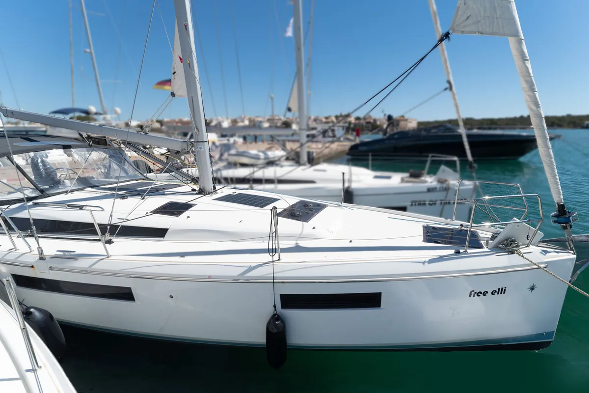 Exterior view of free elli, a Jeanneau Sun Odyssey 440 sailboat at Felanitx, Spain