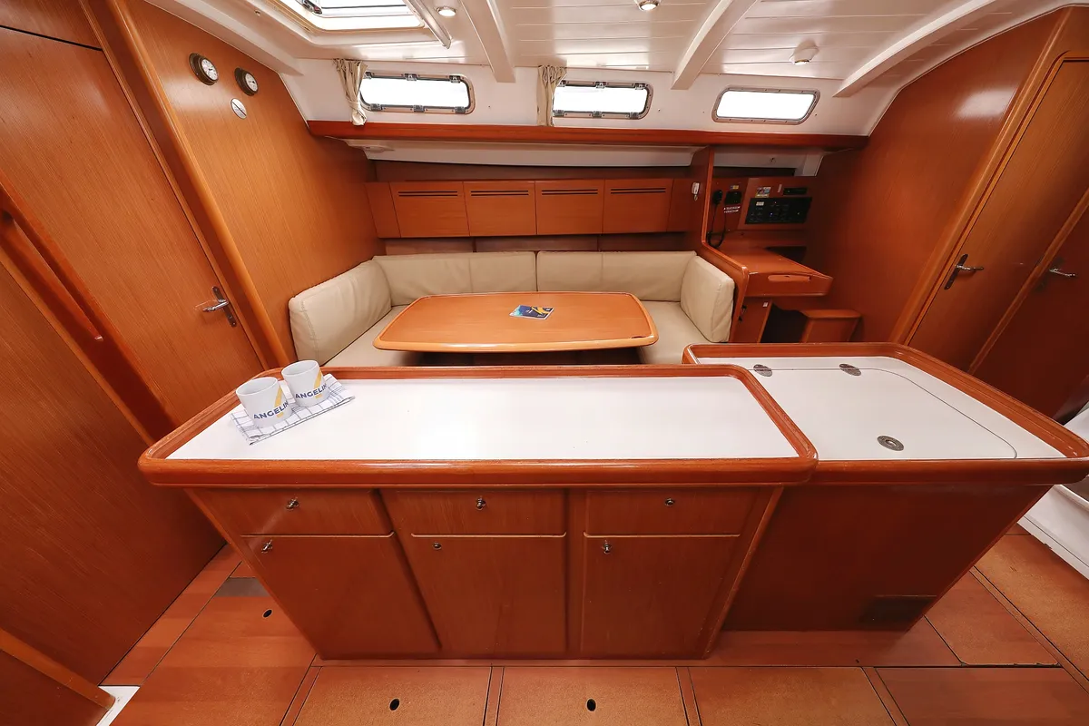 Salon of Kristina II , a Beneteau Cyclades 50.5 sailboat at Općina Sukošan, Croatia