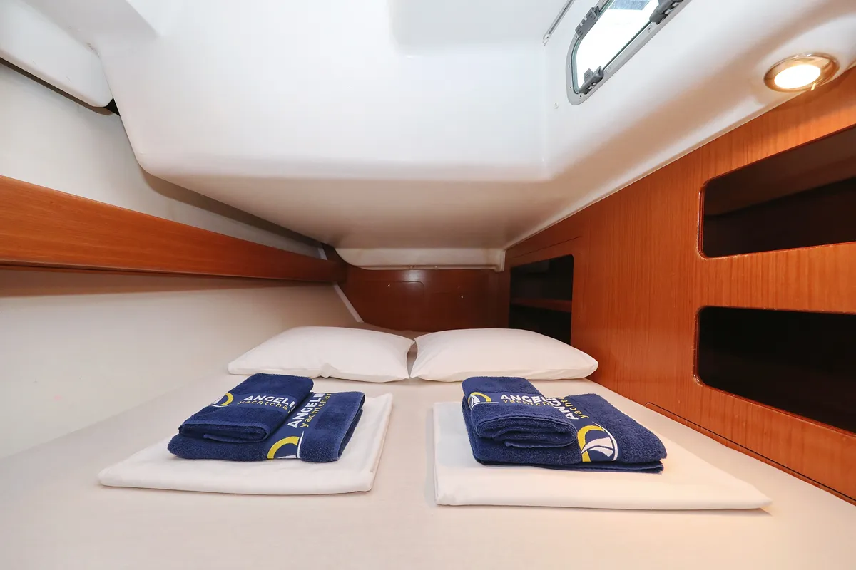 Cabin on Kristina II , a Beneteau Cyclades 50.5 sailboat at Općina Sukošan, Croatia