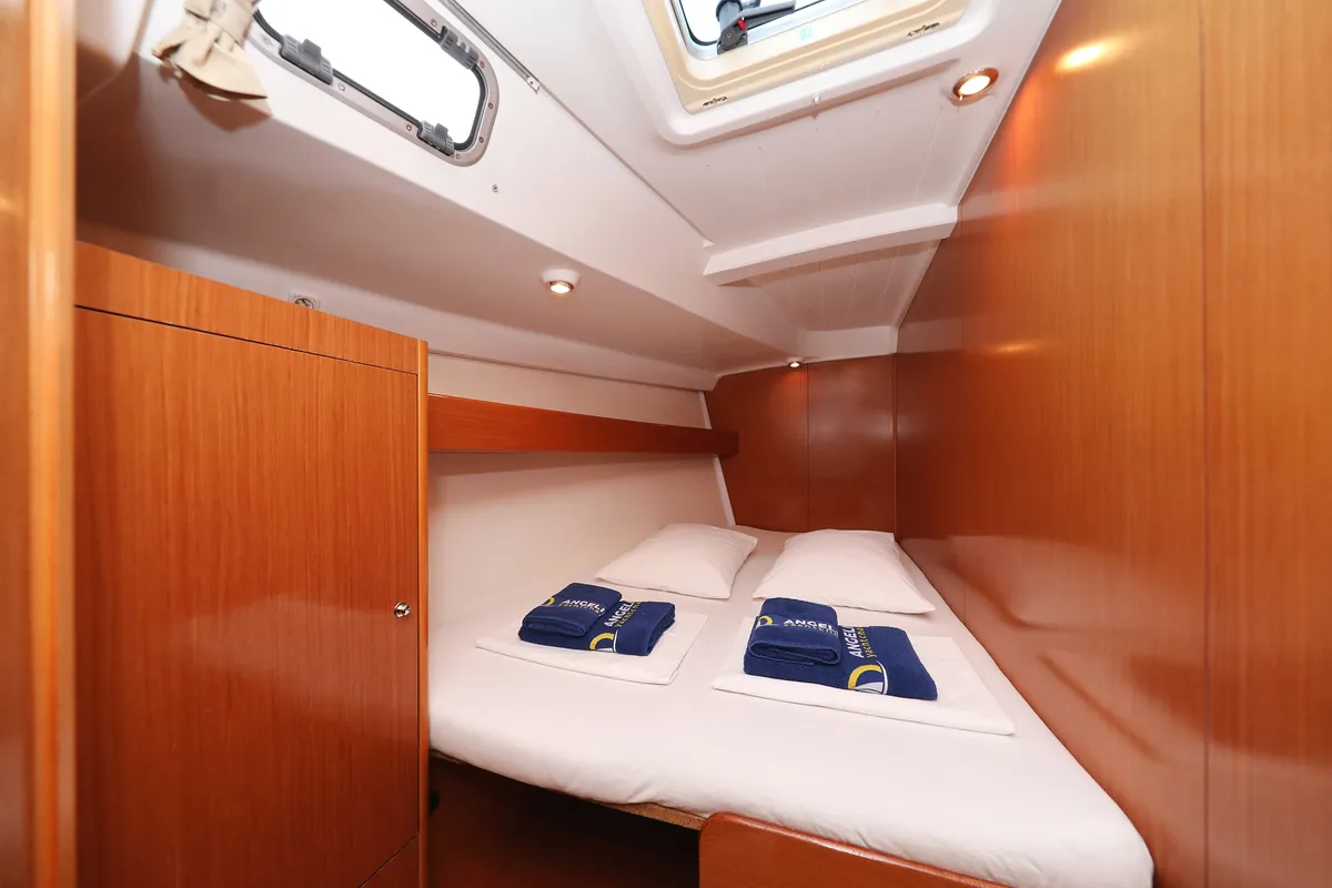Cabin on Kristina II , a Beneteau Cyclades 50.5 sailboat at Općina Sukošan, Croatia