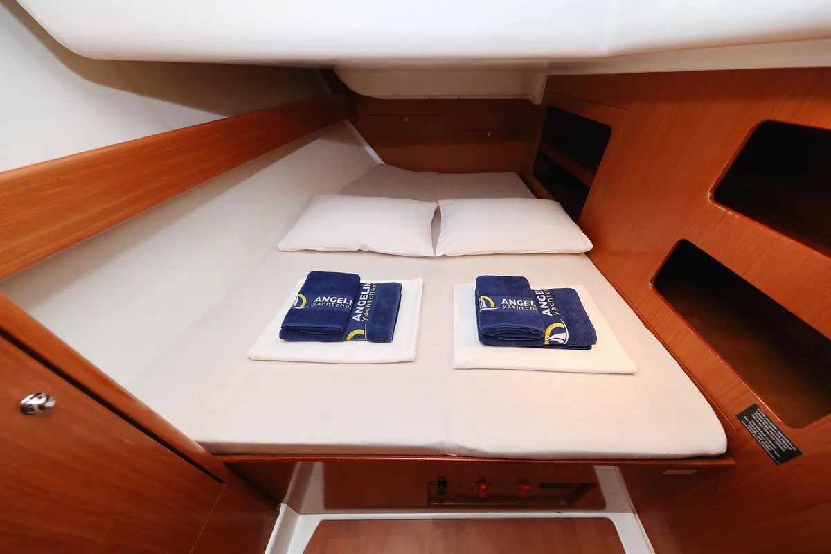Cabin on Kristina II , a Beneteau Cyclades 50.5 sailboat at Općina Sukošan, Croatia