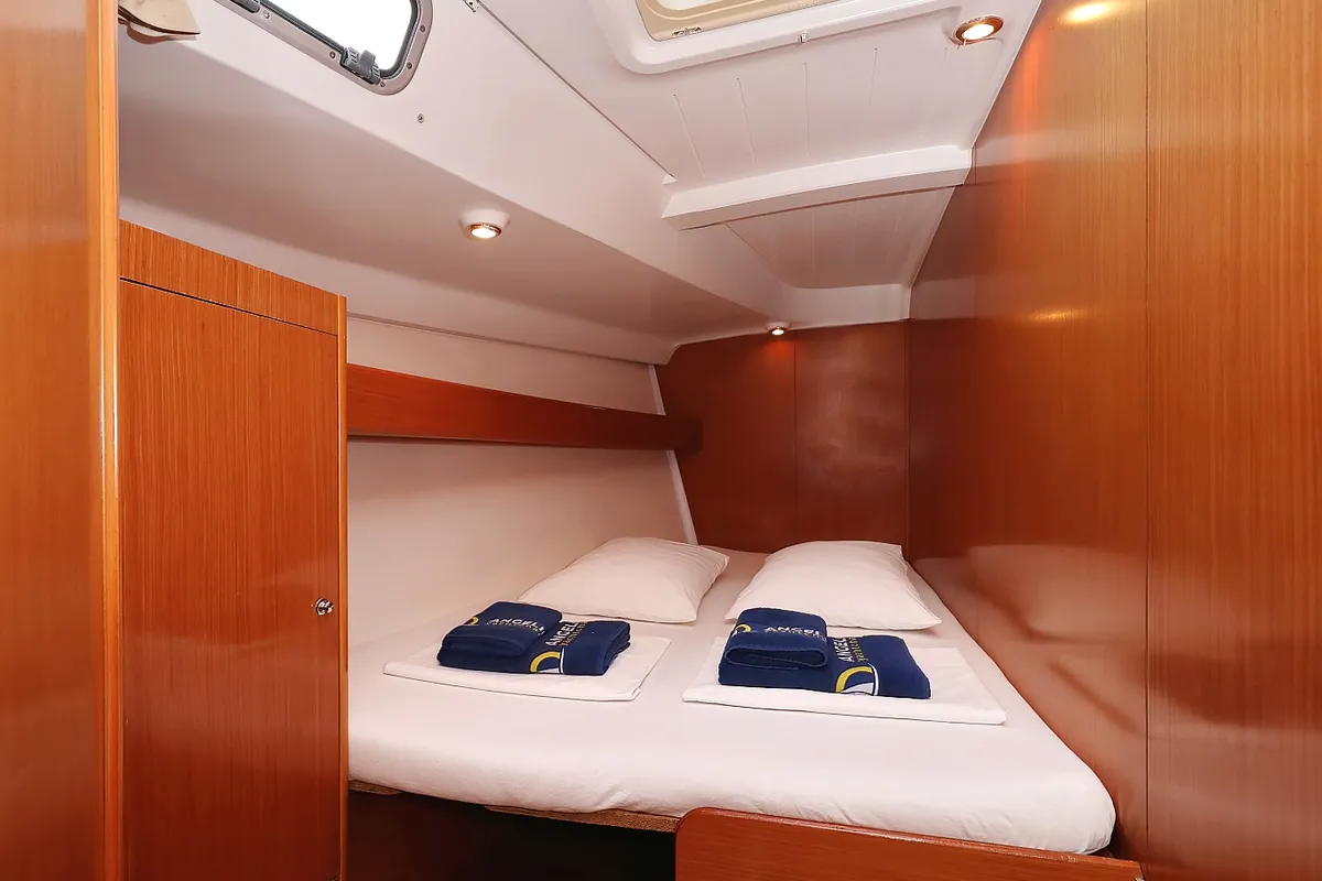 Cabin on Kristina II , a Beneteau Cyclades 50.5 sailboat at Općina Sukošan, Croatia
