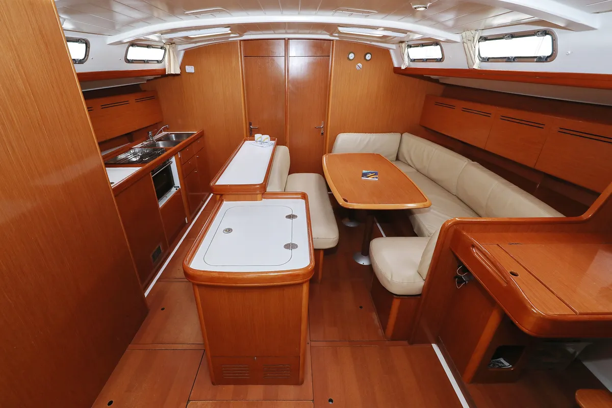 Salon of Kristina II , a Beneteau Cyclades 50.5 sailboat at Općina Sukošan, Croatia