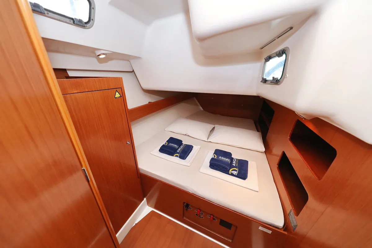 Cabin on Kristina II , a Beneteau Cyclades 50.5 sailboat at Općina Sukošan, Croatia