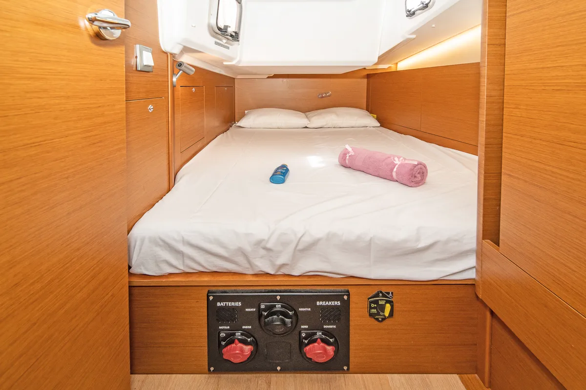 Cabin on Nami, a Jeanneau Sun Odyssey 410 sailboat at Kos, Greece