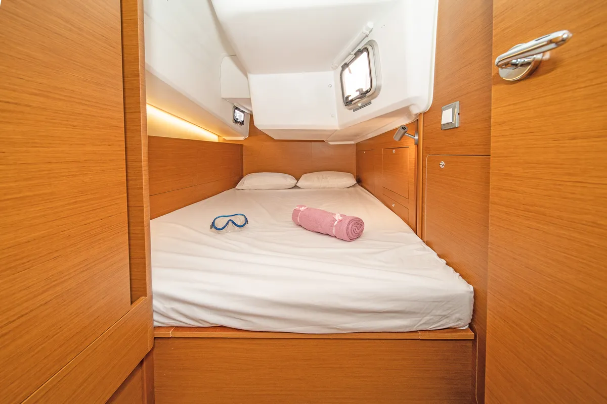 Cabin on Nami, a Jeanneau Sun Odyssey 410 sailboat at Kos, Greece