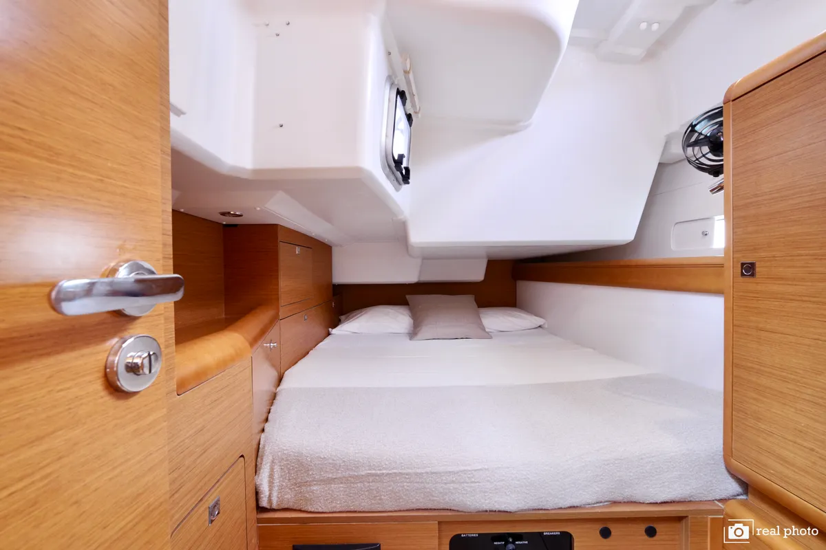 Cabin on Bianca, a Jeanneau Sun Odyssey 519 sailboat at Puntone di Scarlino, Italy