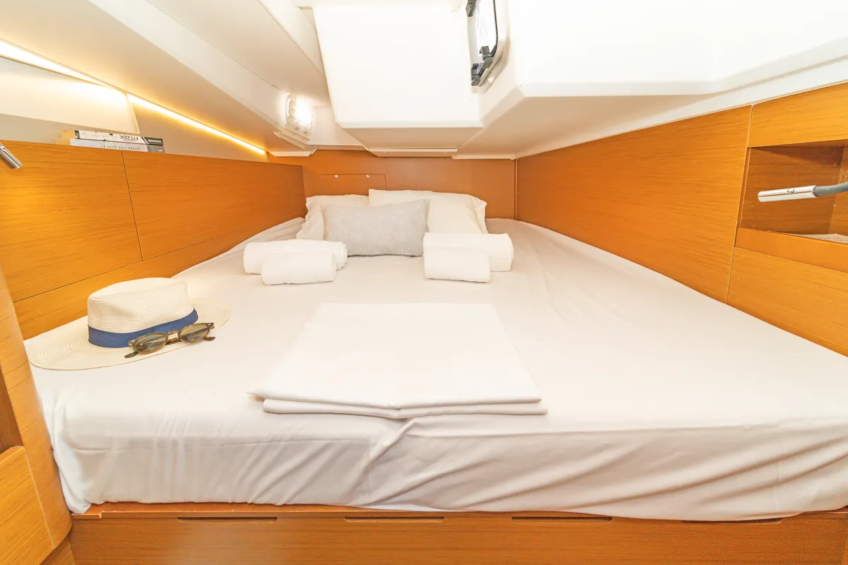 Cabin on Pileas, a Jeanneau Sun Odyssey 490 sailboat at Kontokali, Greece