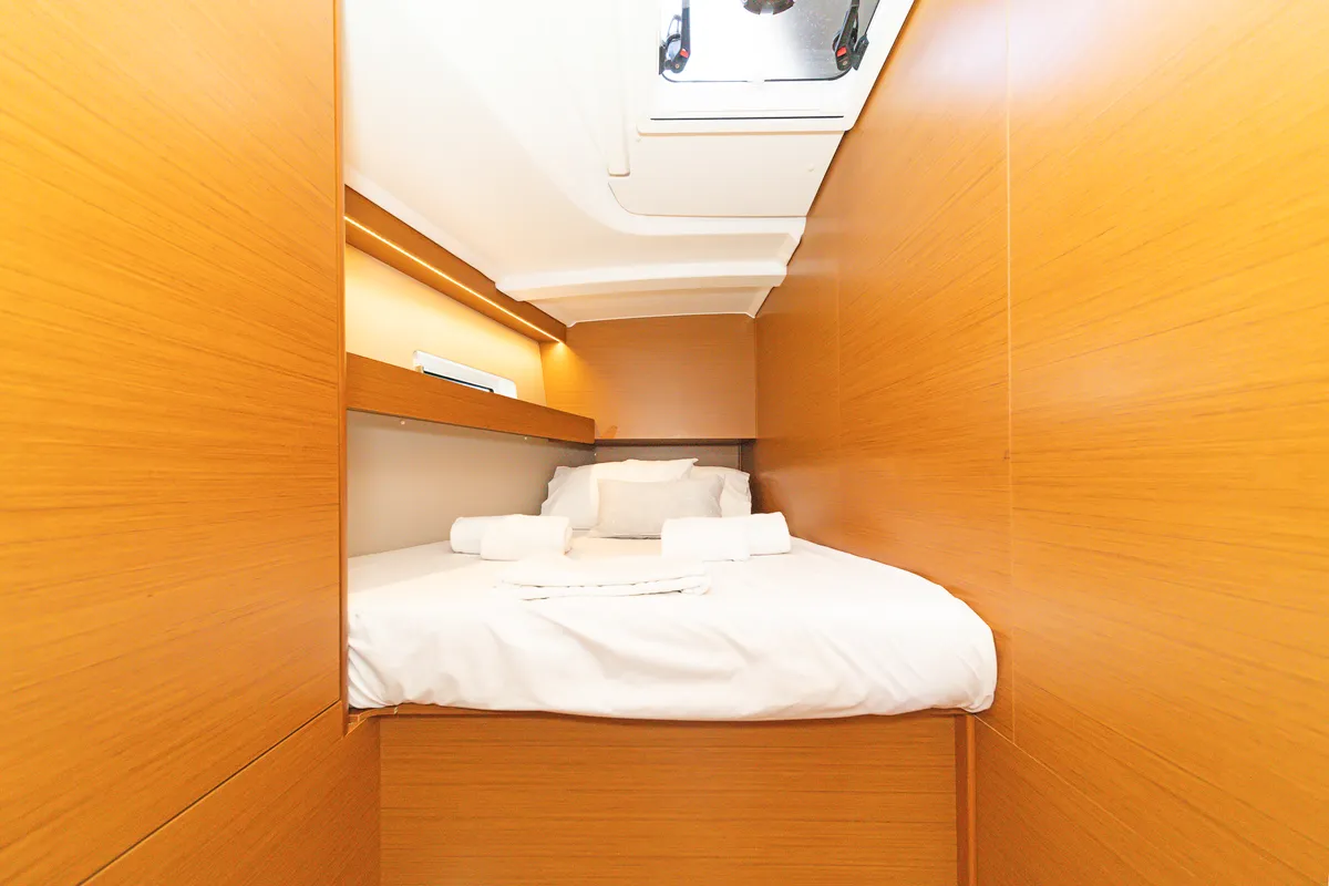 Cabin on Pileas, a Jeanneau Sun Odyssey 490 sailboat at Kontokali, Greece