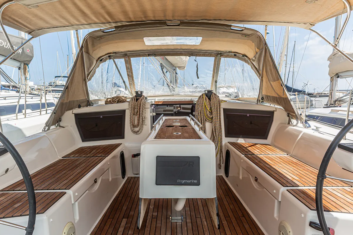 Si Puo Fare, a Dufour 430 sailboat at Palermo, Italy