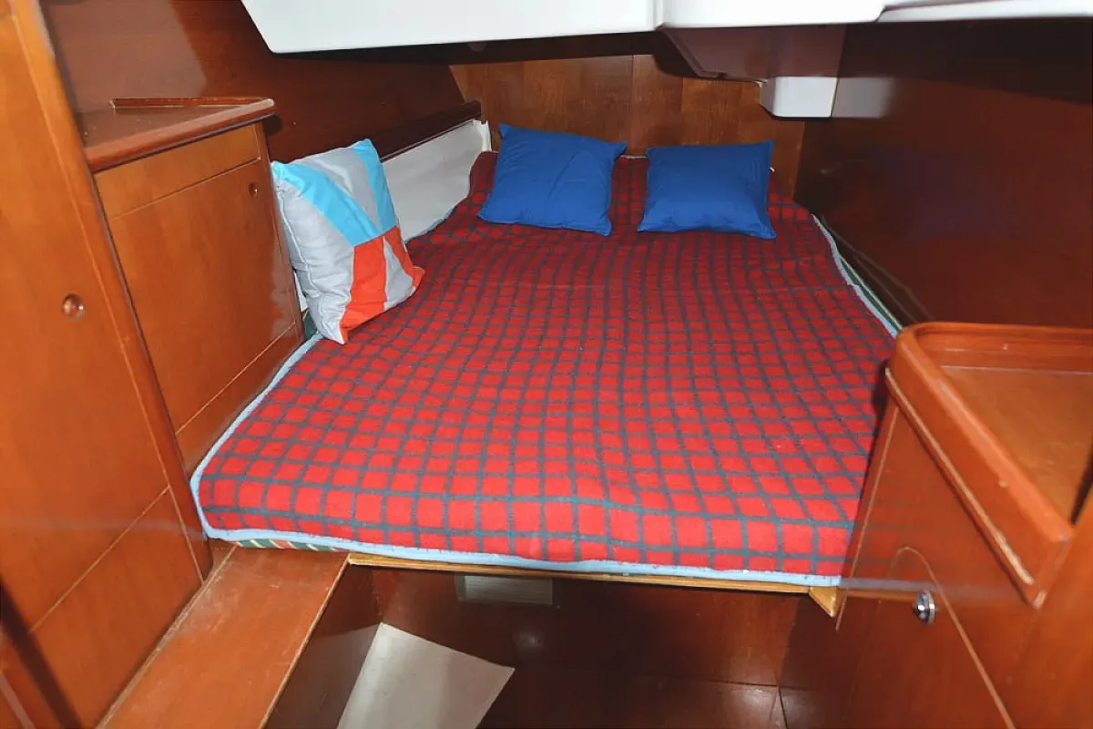 Cabin on Seagul, a Beneteau Oceanis 461 sailboat at Athens, Greece