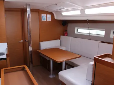 Salon of Sunsail 44 SO Classic, a Jeanneau Sun Odyssey 440 sailboat at Marigot, France