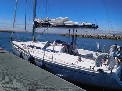 Cabin on Escapade, a Elan 333 sailboat at Poole, United Kingdom