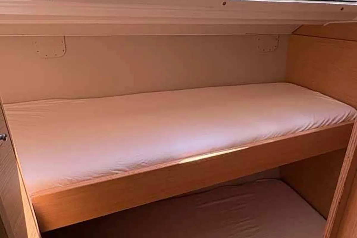 Cabin on Malimè, a Dufour 430 sailboat at Procida, Italy