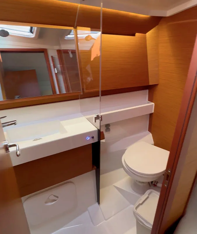 Head on Sea Pearl, a Jeanneau Sun Odyssey 410 sailboat at Palma de Mallorca, Spain
