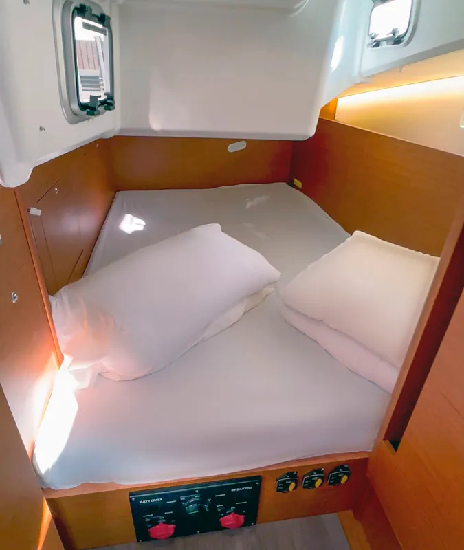 Cabin on Sea Pearl, a Jeanneau Sun Odyssey 410 sailboat at Palma de Mallorca, Spain