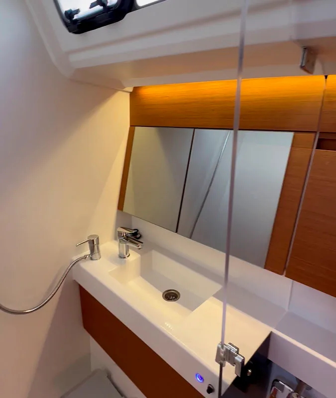 Head on Sea Pearl, a Jeanneau Sun Odyssey 410 sailboat at Palma de Mallorca, Spain