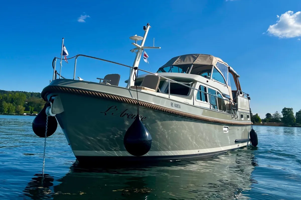 Exterior view of L'Areuse, a Linssen Grand Sturdy 35.0 AC motorboat at Le Landeron, Switzerland