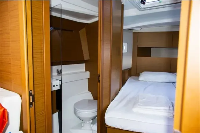 Cabin on Evelina, a Jeanneau Sun Odyssey 410 sailboat at Lavrion, Greece
