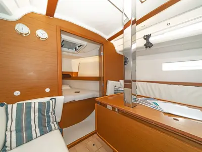 Cabin on AGIOS NIKOLAOS, a Jeanneau Sun Odyssey 349 sailboat at Volos, Greece