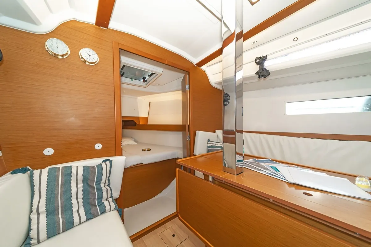 Cabin on AGIOS NIKOLAOS, a Jeanneau Sun Odyssey 349 sailboat at Volos, Greece