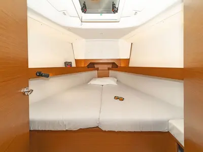 Cabin on AGIOS NIKOLAOS, a Jeanneau Sun Odyssey 349 sailboat at Volos, Greece