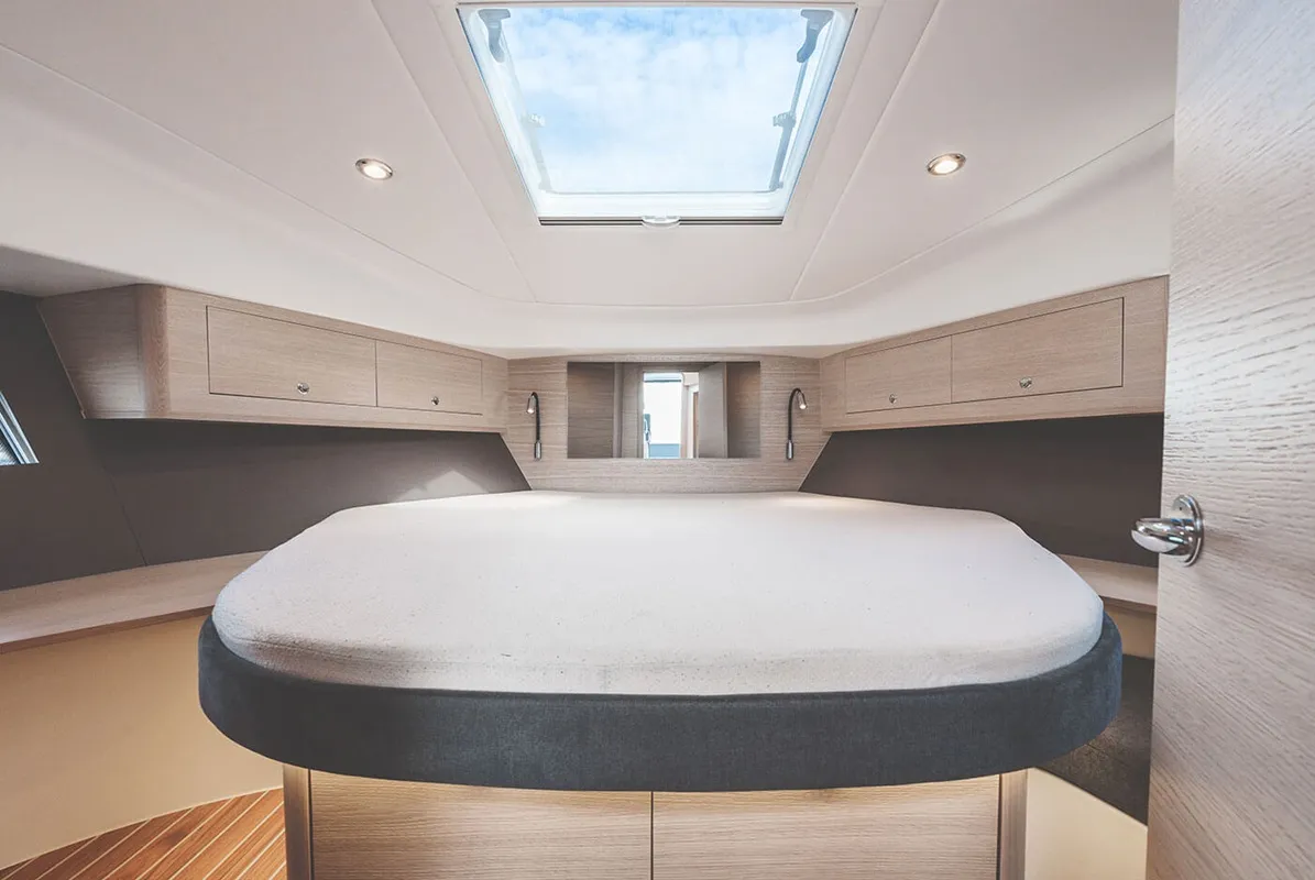 Cabin on Sunset, a Viknes S40 Fly motor yacht at Općina Sukošan, Croatia