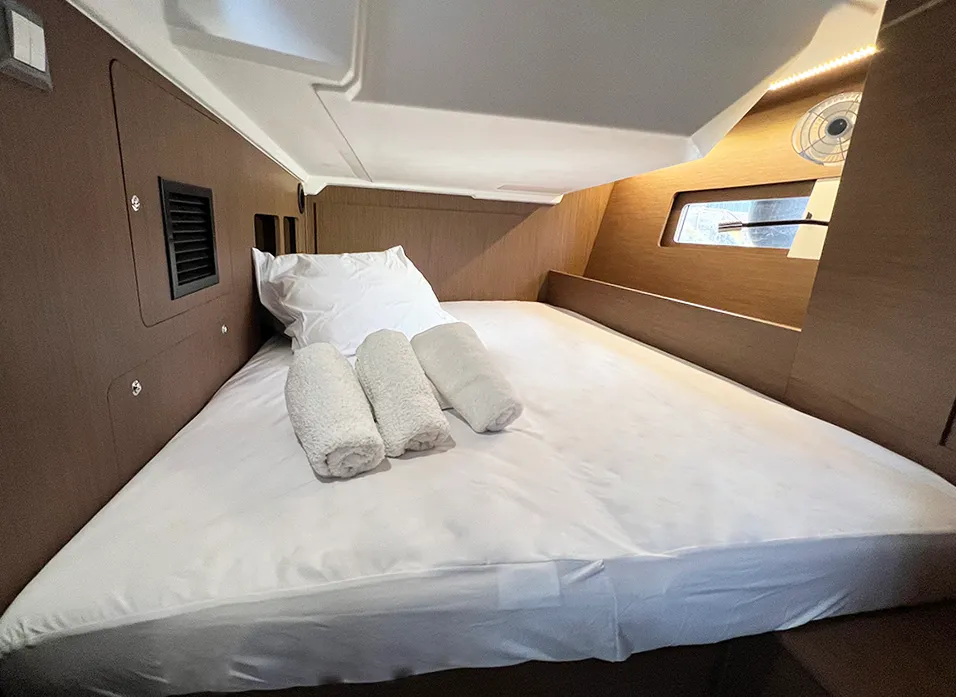 Cabin on DREAM, a Beneteau Oceanis 46.1 sailboat at Athens, Greece