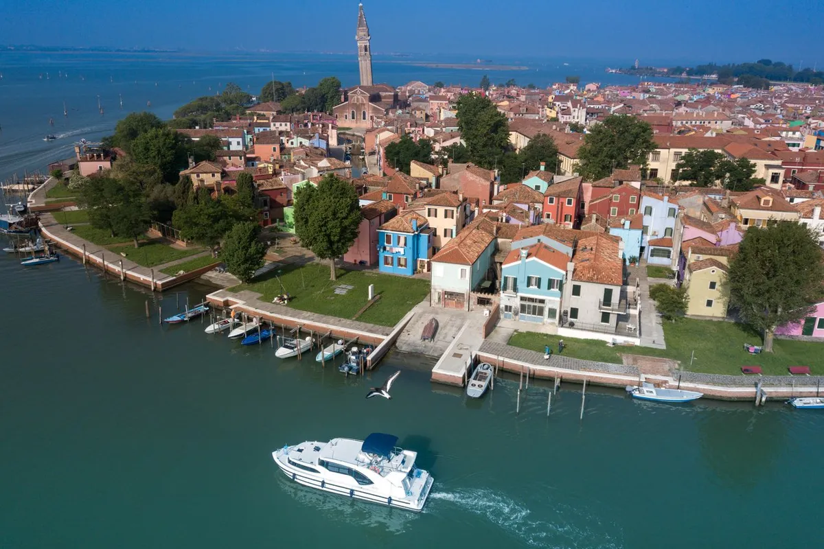 09, a Houseboat Holidays Italia S.R.L. Minuetto 8 motor yacht at Casier, Italy