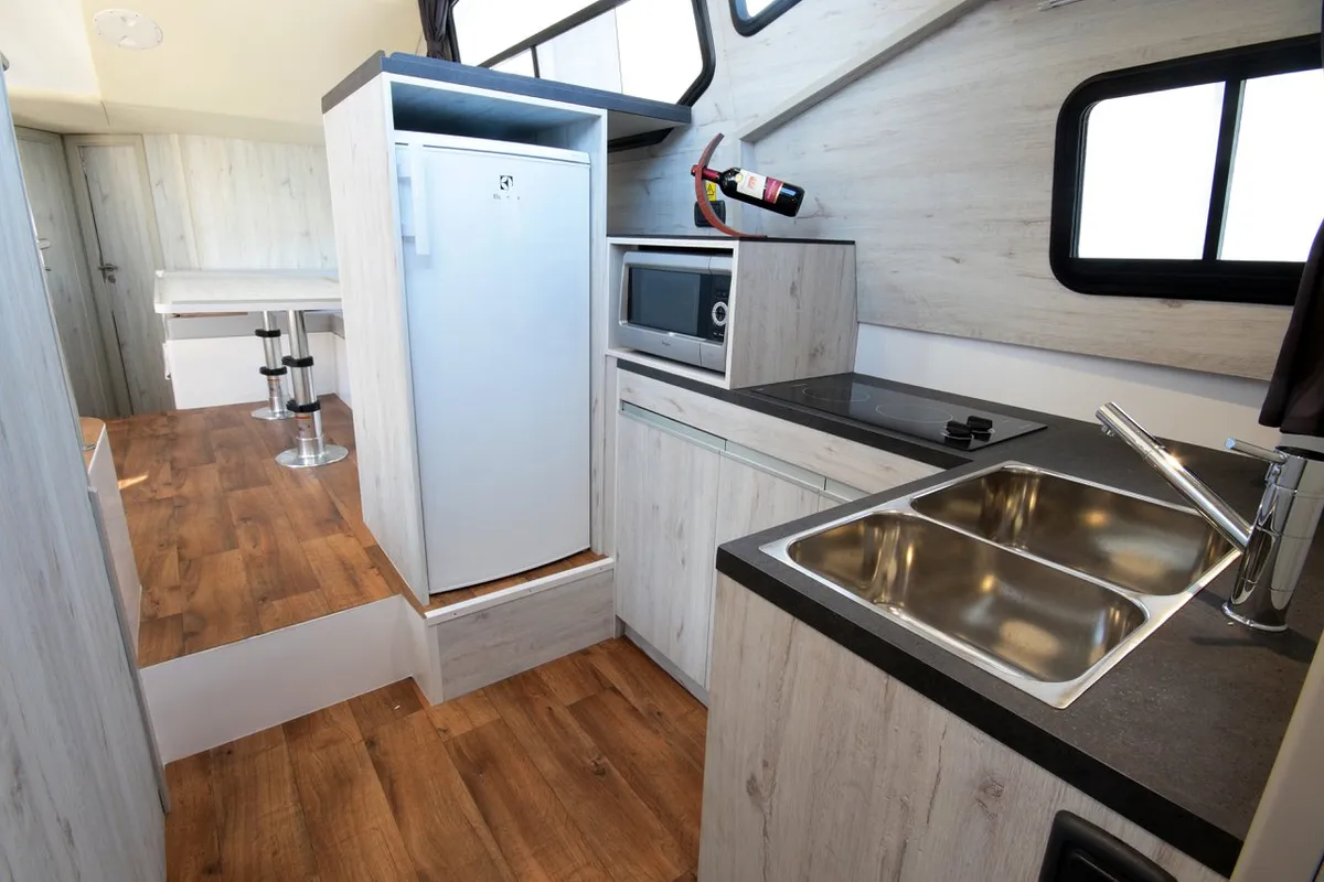 09, a Houseboat Holidays Italia S.R.L. Minuetto 8 motor yacht at Casier, Italy
