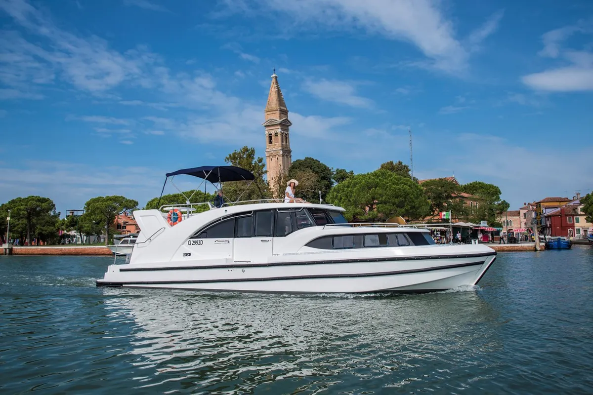 09, a Houseboat Holidays Italia S.R.L. Minuetto 8 motor yacht at Casier, Italy