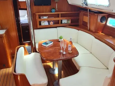 Salon of Erika, a Beneteau Oceanis Clipper 411 sailboat at Volos, Greece
