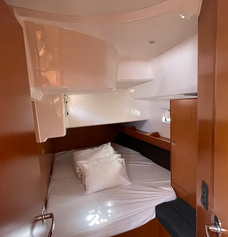 Cabin on Alessandra, a Bavaria Cruiser 46 sailboat at Općina Sukošan, Croatia