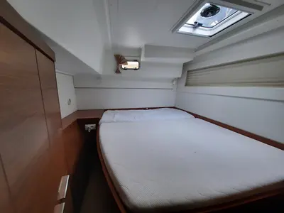 Cabin on Senza Meta, a Lagoon 40 catamaran at Tonnarella, Italy