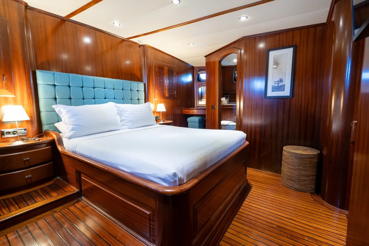 Cabin on Capricorn 1, a Custom Made Capricorn 1 motor yacht at Athens, Greece
