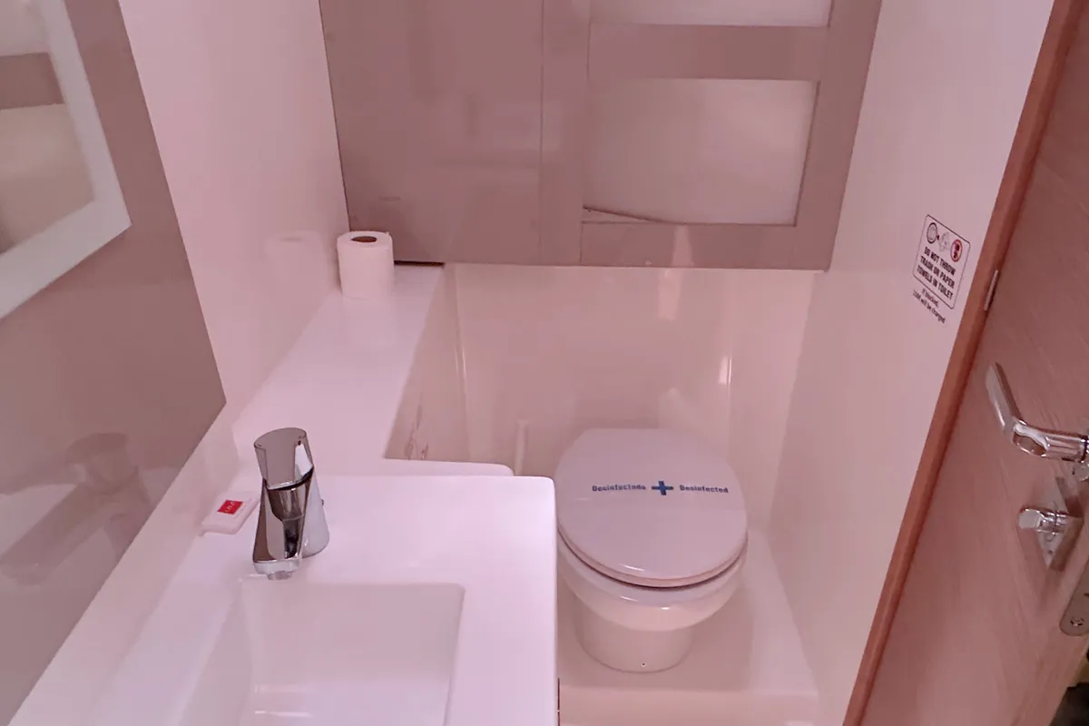 Head on Laja, a Fountaine Pajot Isla 40 catamaran at Palma de Mallorca, Spain