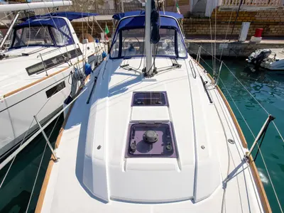 Deck of Levante, a Beneteau Oceanis 35.1 sailboat at Tonnarella, Italy