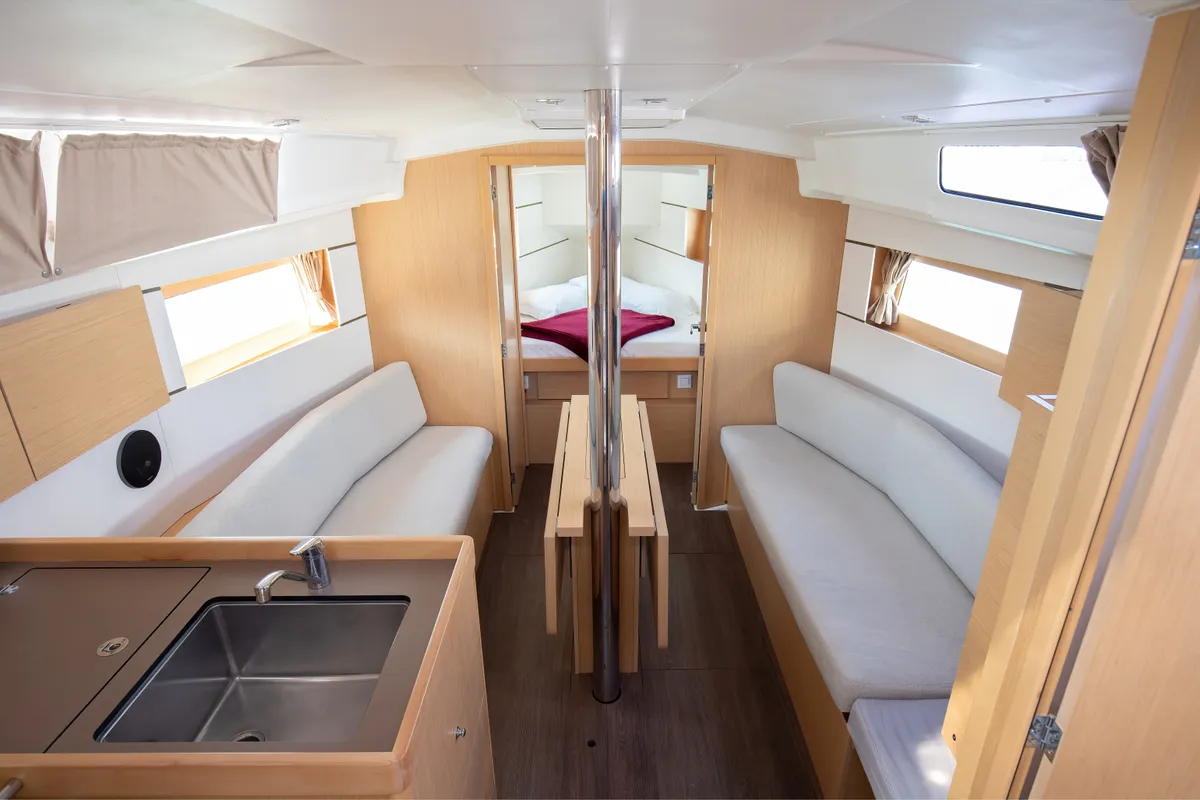 Salon of Levante, a Beneteau Oceanis 35.1 sailboat at Tonnarella, Italy