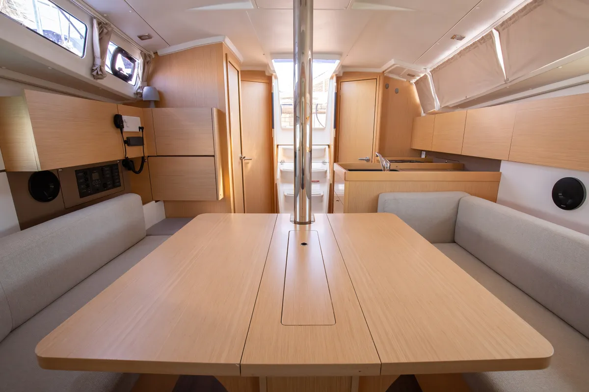 Salon of Levante, a Beneteau Oceanis 35.1 sailboat at Tonnarella, Italy